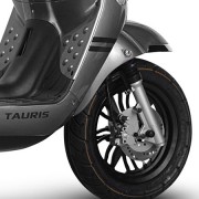 Tauris Roller Capri 50 / 2T Art Collection Detailansicht Reifen vorne