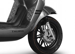 Tauris Roller Capri 125 / 4T Art Collection Detailansicht Reifen vorne