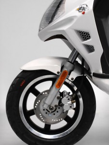 Tauris Roller Fuego 50 / 2T Detailansicht Reifen vorne