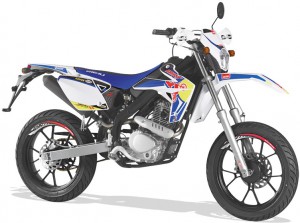 Rieju Motorrad MRT Freejump Supermoto 125 in Farbe Blau